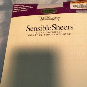 Ladies NWT size Queen short Light Gray pantyhose